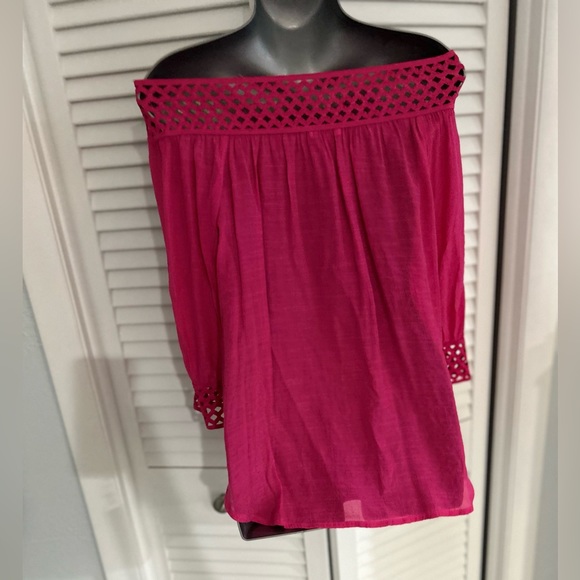Vantarsi hot pink off the shoulder top with crochet stretch trim size - Picture 3 of 4